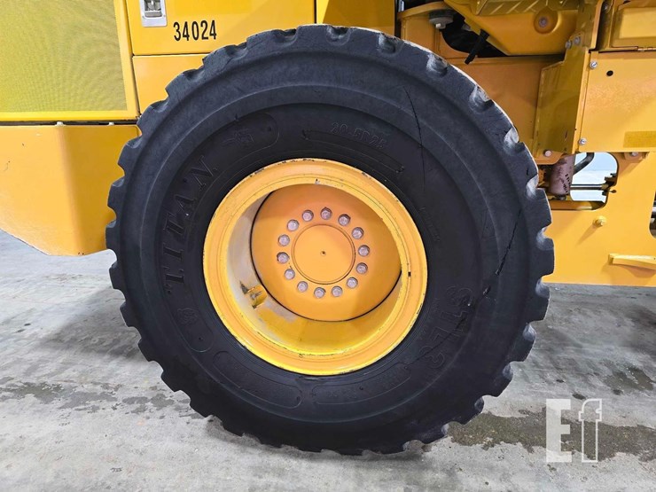 2022-deere-524-p-tier-image-25