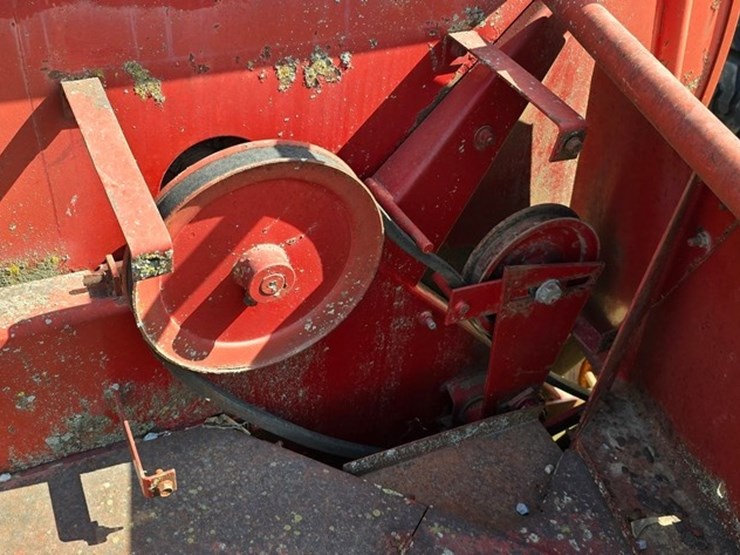 new-holland-28-image-6