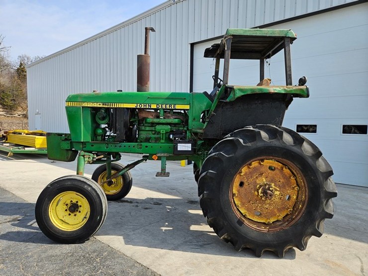 1982-john-deere-4240-image-2