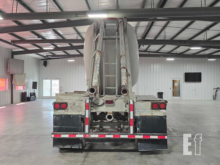 40-foot-pneumatic-tank-trailer-image-7