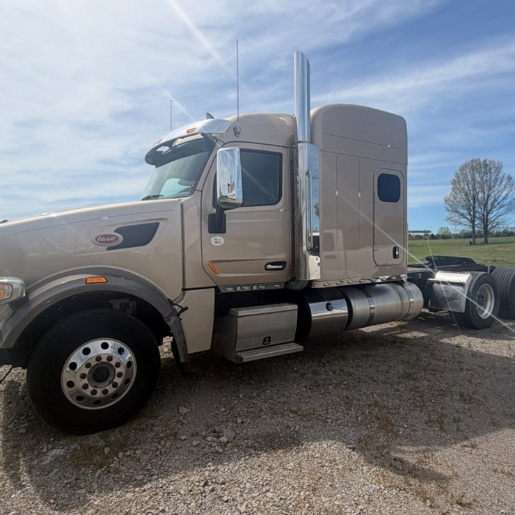 2019 PETERBILT 567