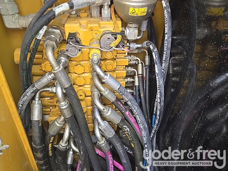 2018-caterpillar-305.5-image-88