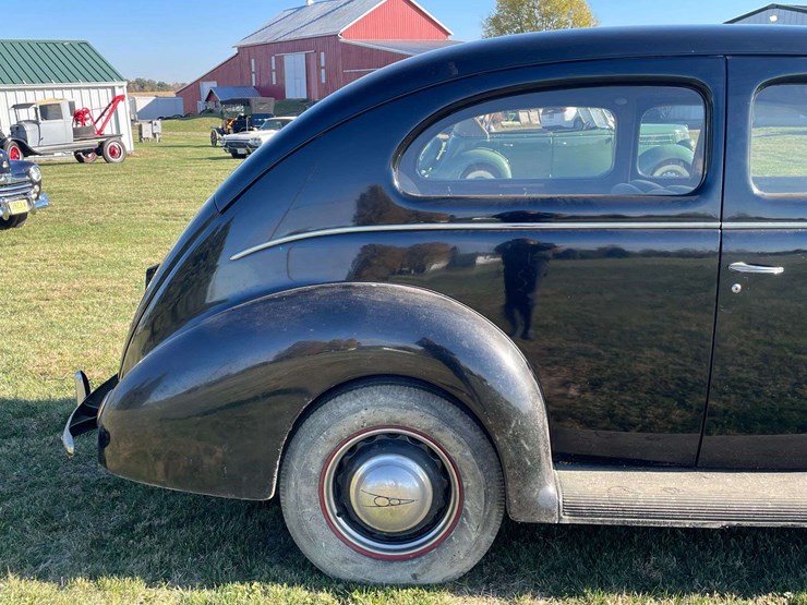 1938-ford-two-door-deluxe-sedan---original-car!-image-34