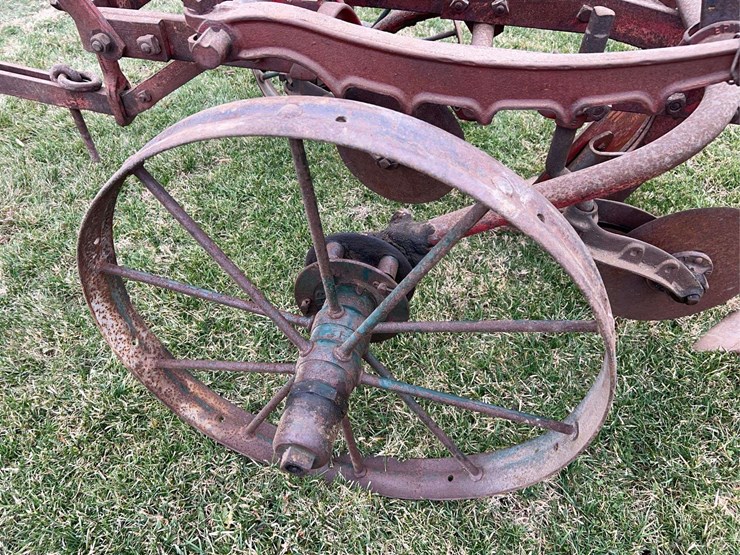 oliver-no.-100-plow-image-33