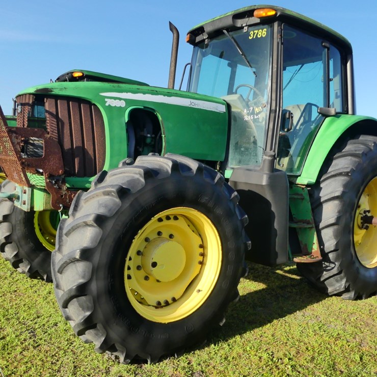 2011 JOHN DEERE 7330