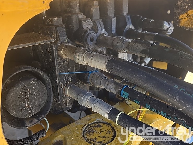 2010-deere-310sj-image-42