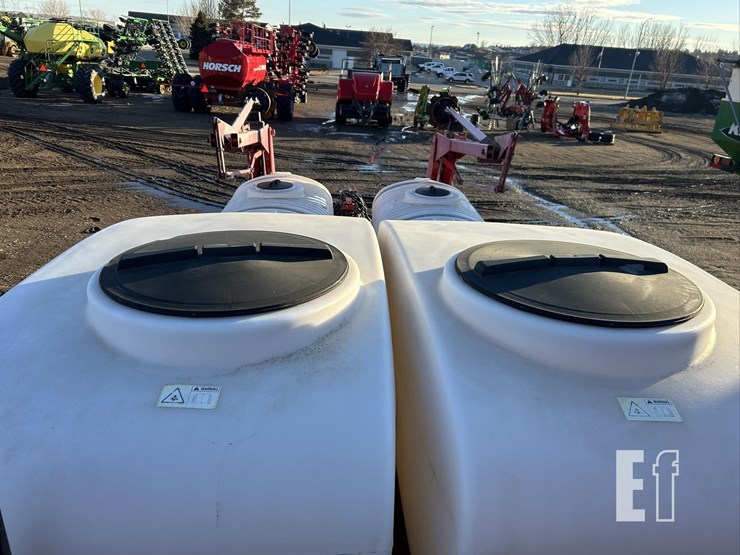 2009-white-8516-image-37