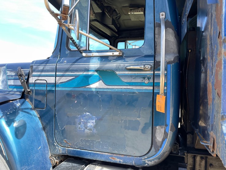 #401-•-1991-mack-rb688s-dump-truck-(has-mn-title)-image-36