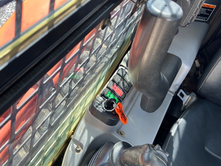 2013-kubota-svl90-image-22