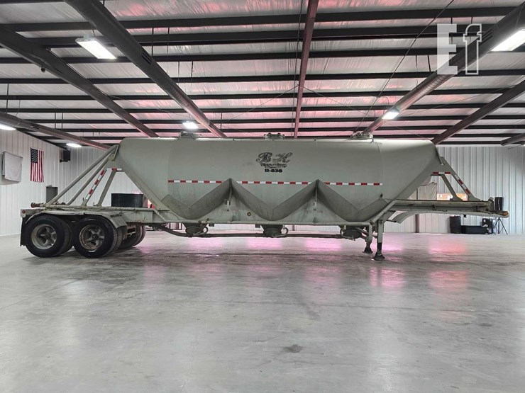 40-foot-pneumatic-tank-trailer-image-6