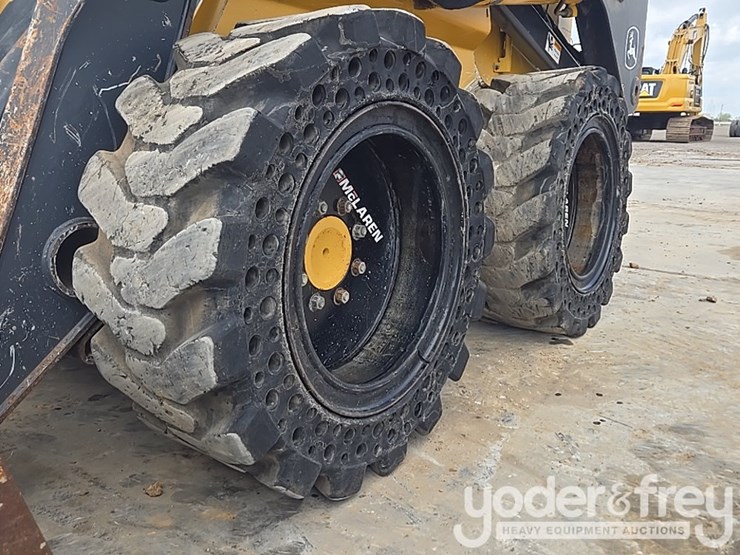 2011-deere-328d-image-10