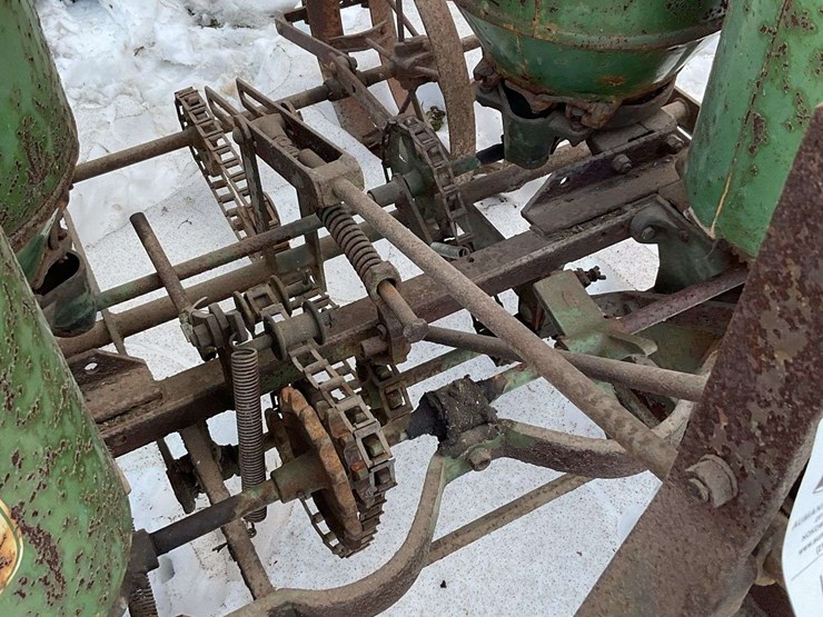 john-deere-three-point-planter-image-8