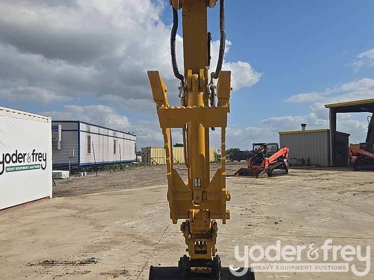 2018-caterpillar-305.5-image-39