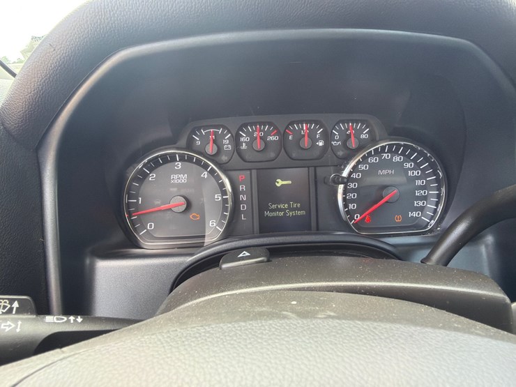 2018-chevrolet-1500-image-12