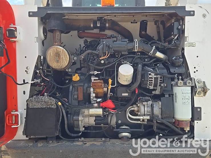 2021-bobcat-t740-image-40