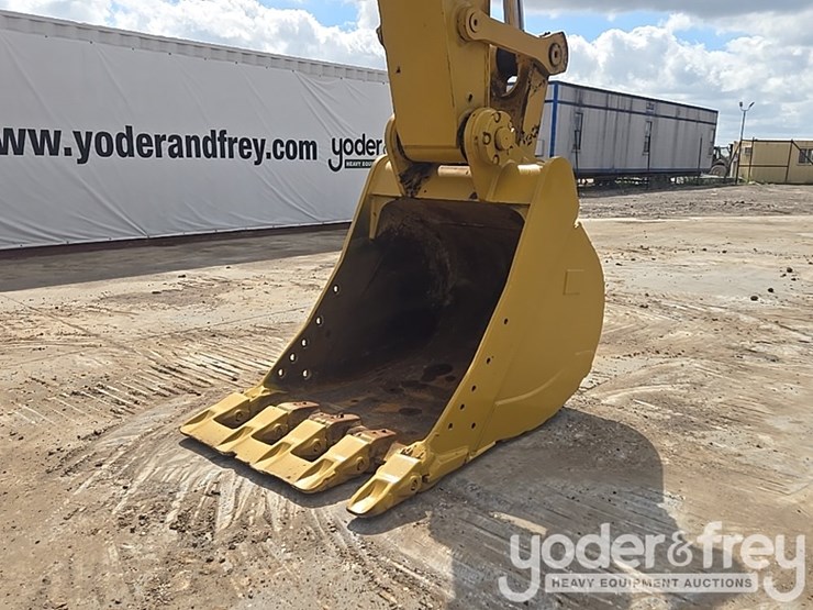 2019-caterpillar-336-image-22