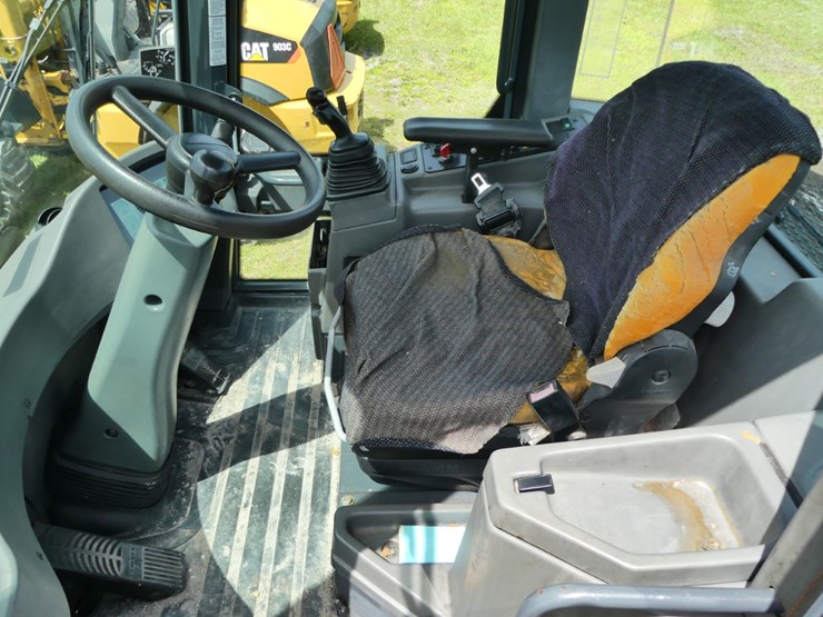 2014-deere-324j-image-11