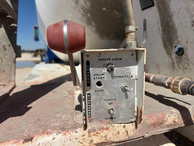 2005-mack-cv713-mixer-truck-image-9