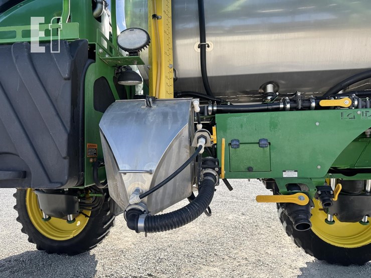 2019-john-deere-r4038-image-18