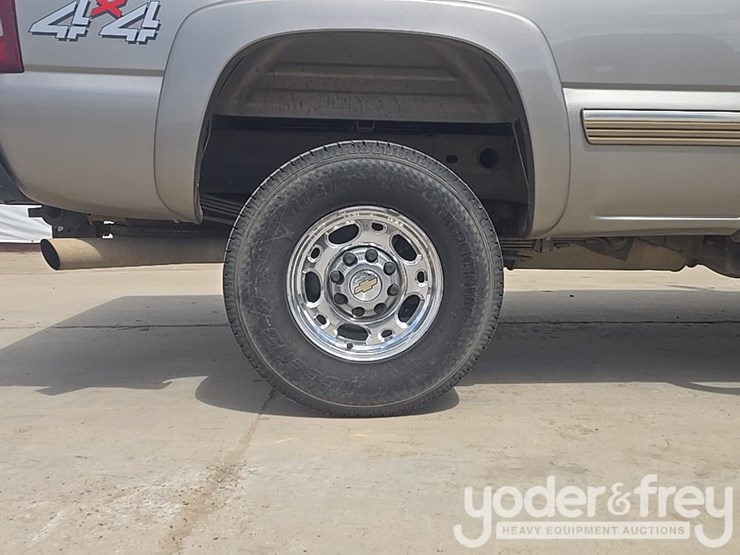 2002-chevrolet-silverado-2500hd-image-17