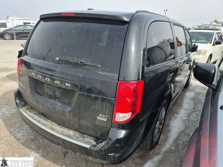 2016-dodge-grand-caravan-sxt-image-5