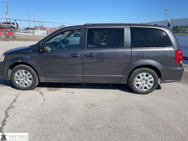 2017-dodge-grand-caravan-sxt-image-8