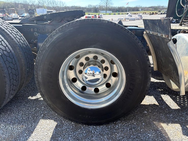 #31953-•-2013-freightliner-tandem-axle-truck-tractor-image-14