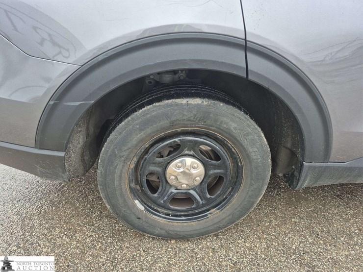 2020-ford-explorer-image-25