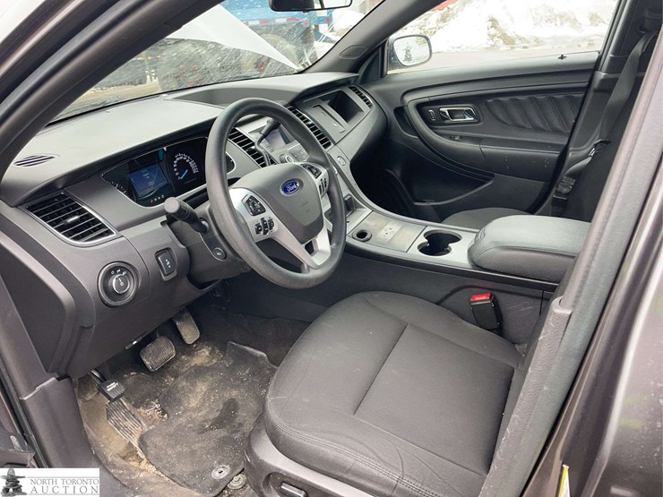 2015-ford-taurus-image-11