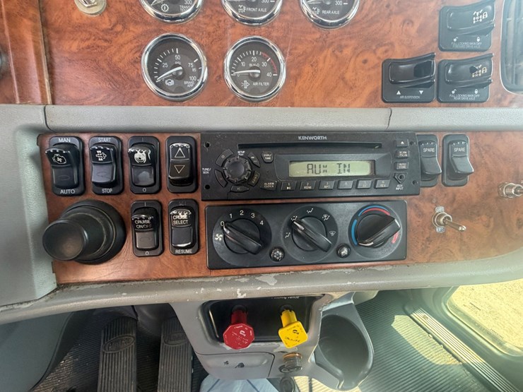 2009-peterbilt-367-image-48