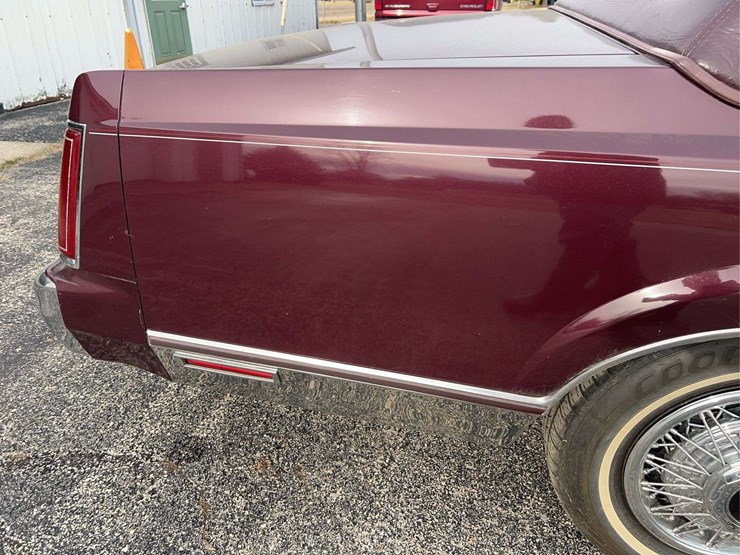 1989-lincoln-town-car-image-33