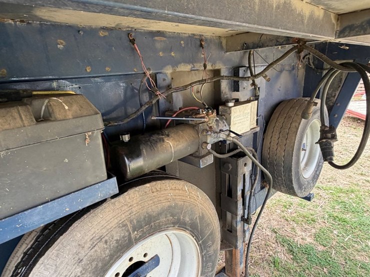 #31730-•-1997-grand-prix-30'-gooseneck-livestock-trailer-image-13