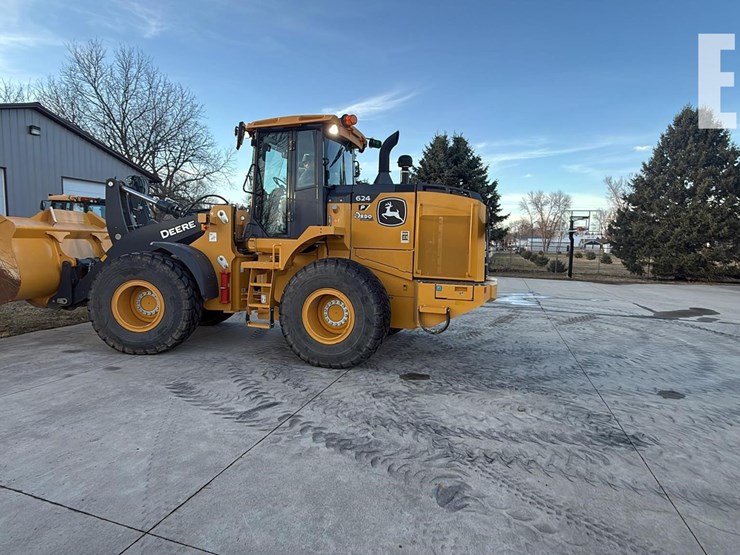 2024-deere-624-p-tier-image-9