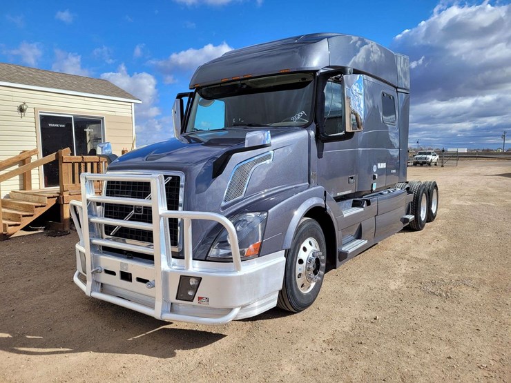 2018-volvo-vnl-conventional-new-generation-image-1