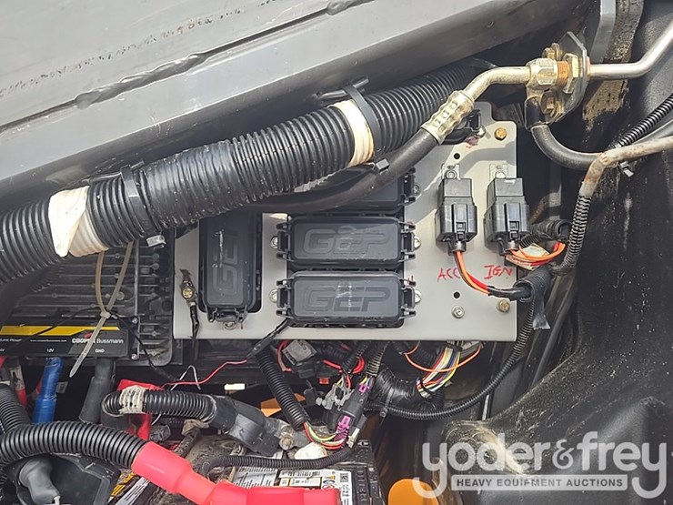 2016-case-750m-image-59