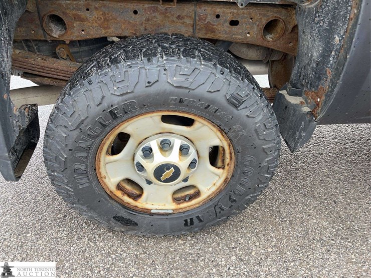 2015-chevrolet-silverado-2500hd-image-24