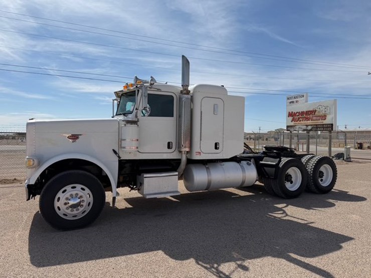 2009-peterbilt-388-image-1