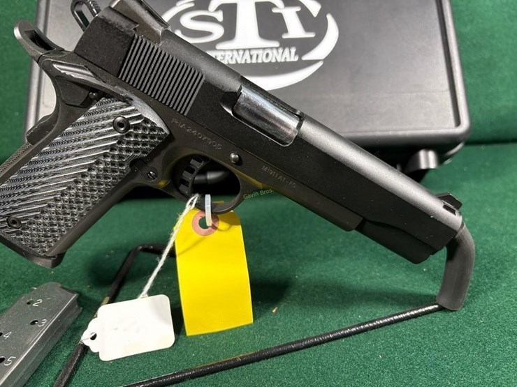 rock-island-armory-45-acp-pistol-image-4