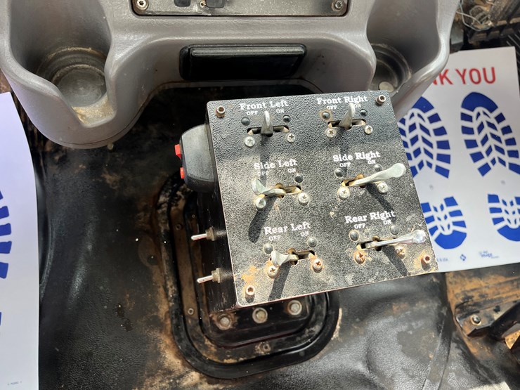 2020-freightliner-m2-106-image-20