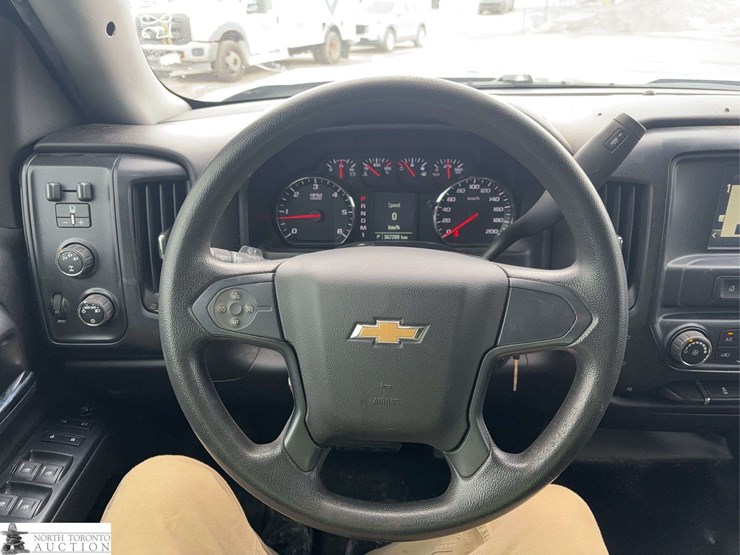 2016-chevrolet-silverado-2500hd-image-16