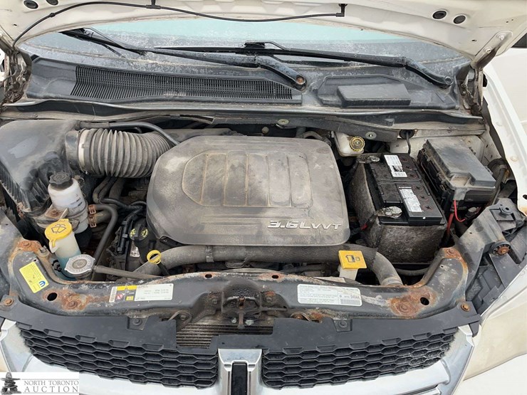 2013-dodge-grand-caravan-se-image-10