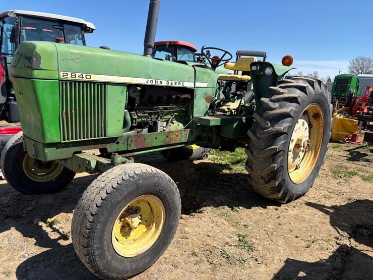 john-deere-2840-image-1