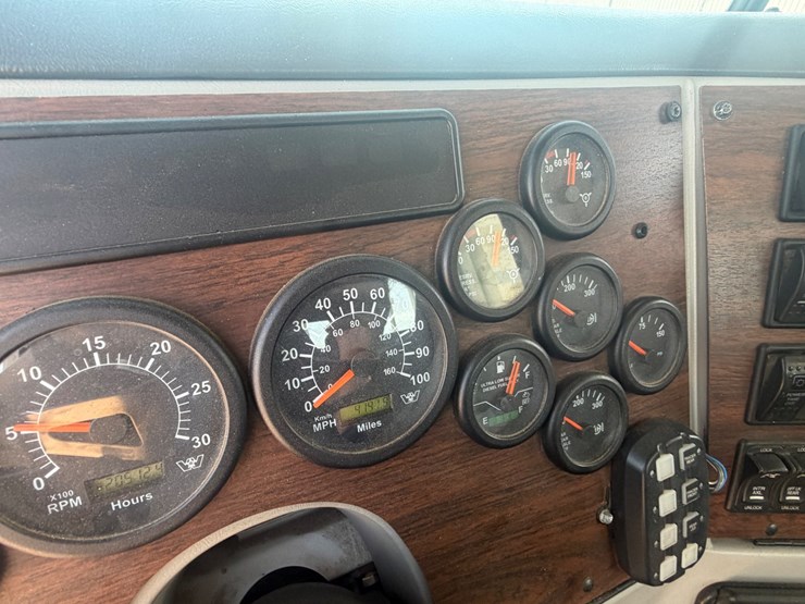 2016-western-star-4700-image-55