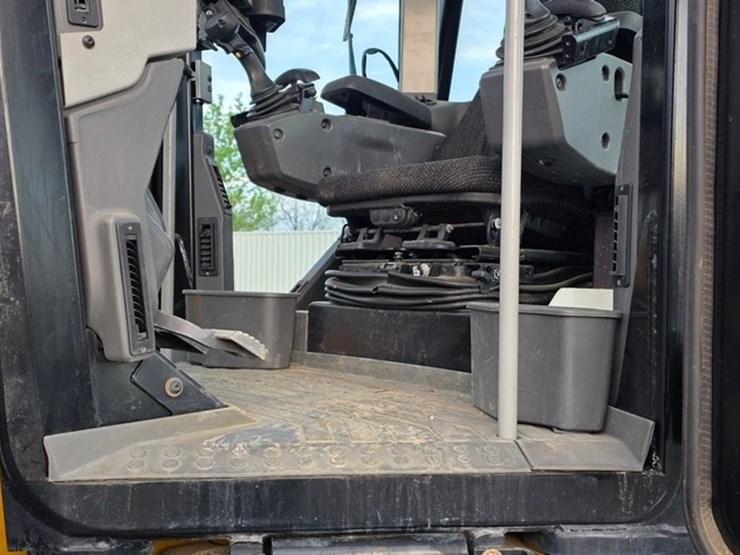 2020-caterpillar-140-image-59