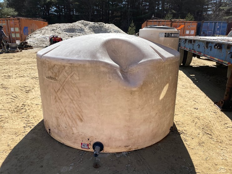 #3963-•-1,300-gallon-water-tank-image-1