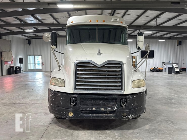 2010-mack-pinnacle-cxu613-image-7