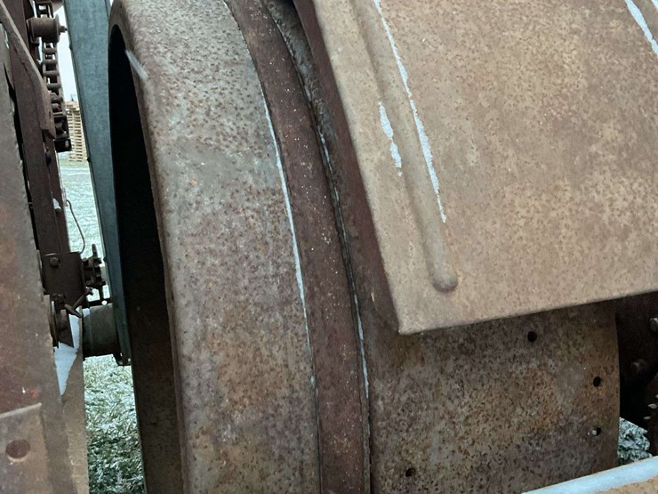 fordson-with-mounted-gleaner-combine-image-15