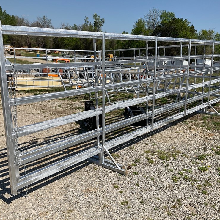 #93 • 20ft Galvanized Stand Up Panel with Chain