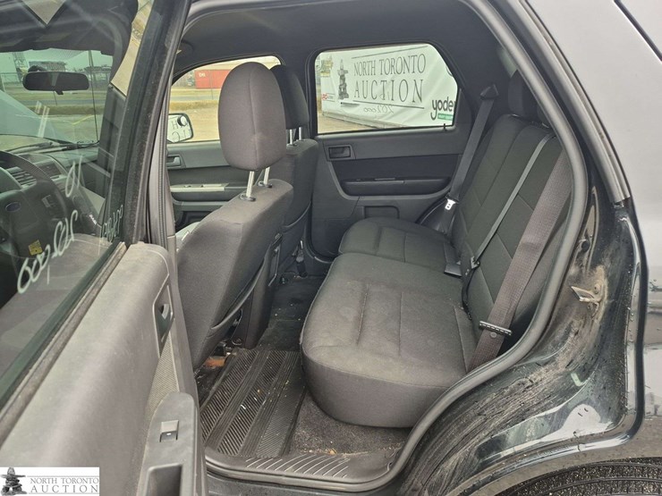 2010-ford-escape-image-15