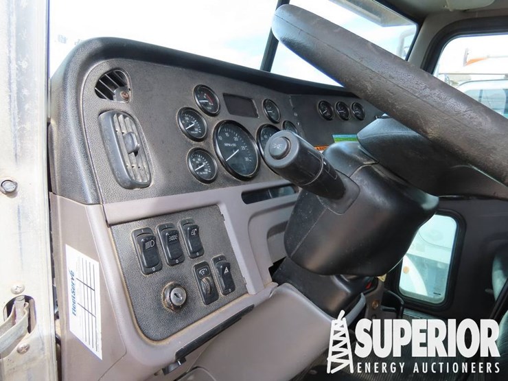2012-peterbilt-365-image-7